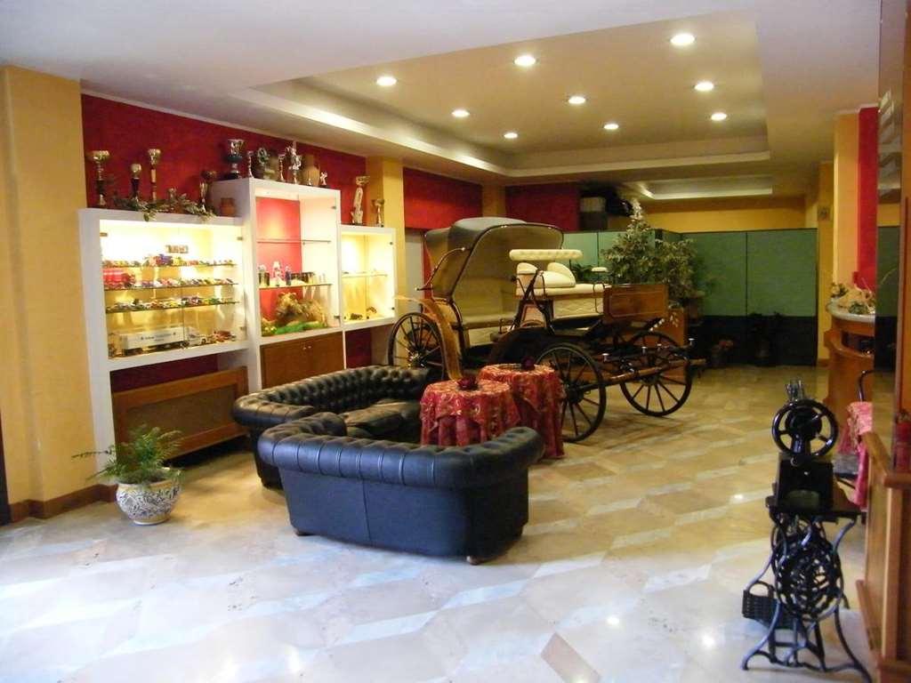 פרוזינונה Hotel Residence Memmina מסעדה תמונה