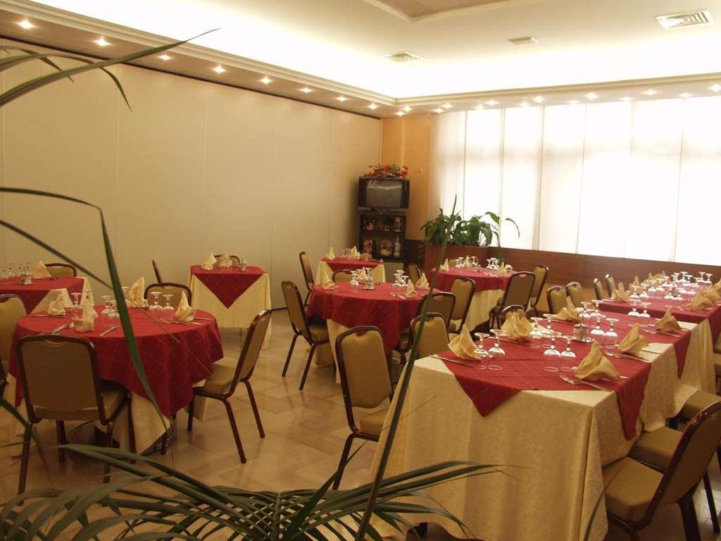 פרוזינונה Hotel Residence Memmina מסעדה תמונה