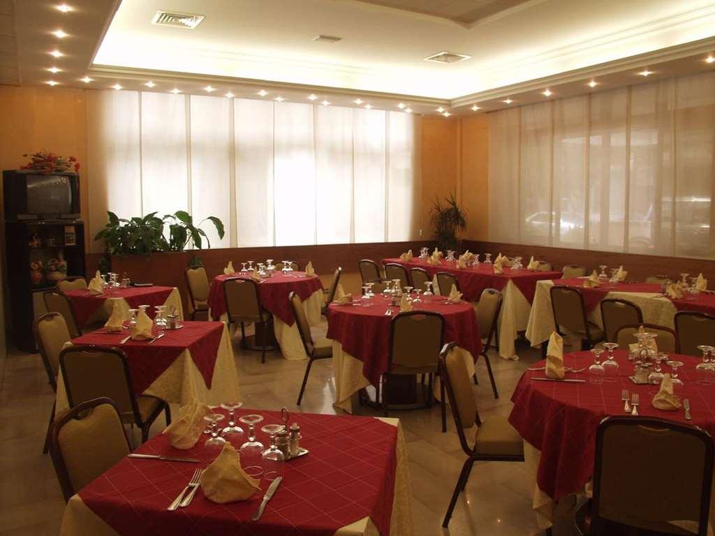 פרוזינונה Hotel Residence Memmina מסעדה תמונה