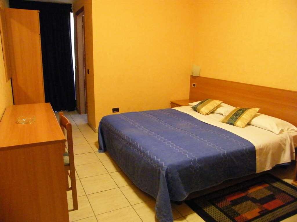 פרוזינונה Hotel Residence Memmina חדר תמונה