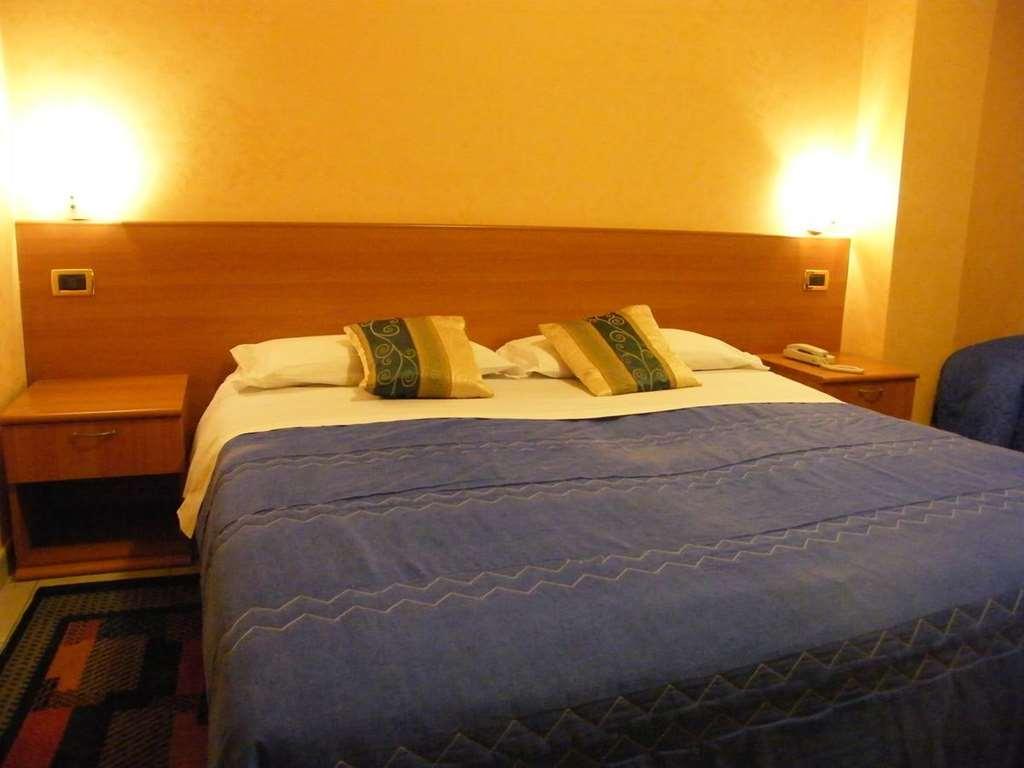 פרוזינונה Hotel Residence Memmina חדר תמונה